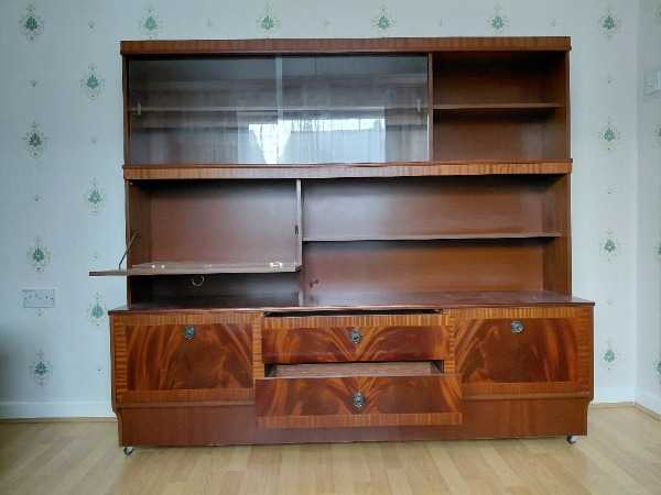 Wall unit