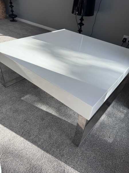 White Coffee table