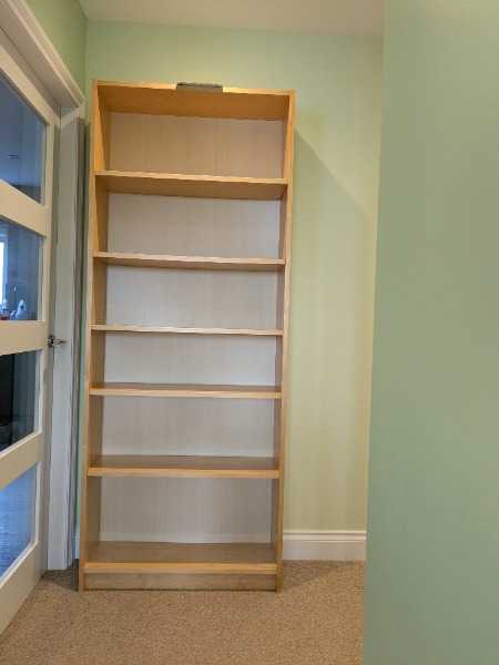 Tall shelf unit