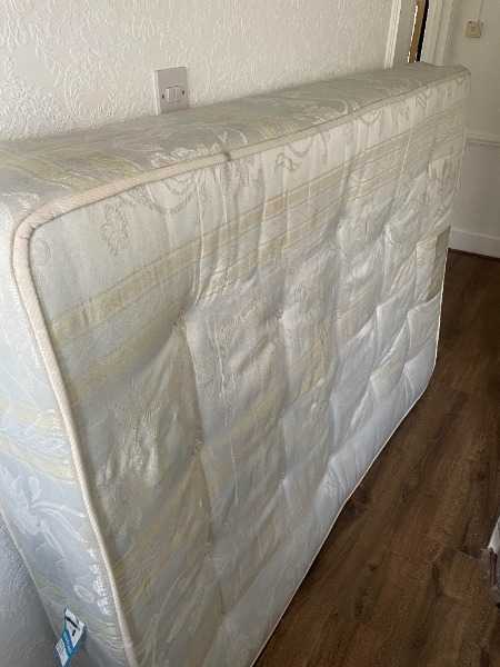 Mattress: Double Bed