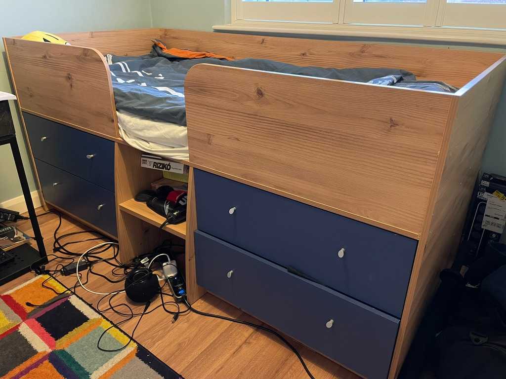 child's cabin bed