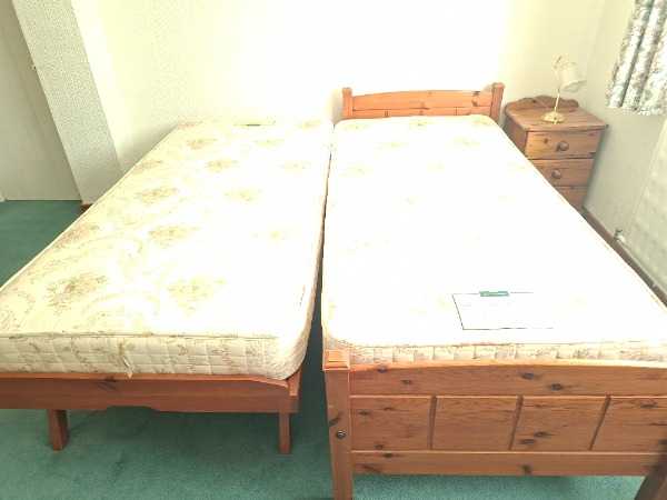 Pine trundle bed