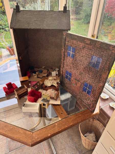 VINTAGE DOLL'S HOUSE PROJECT