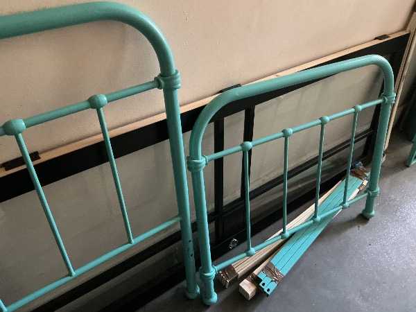 Single bed frame