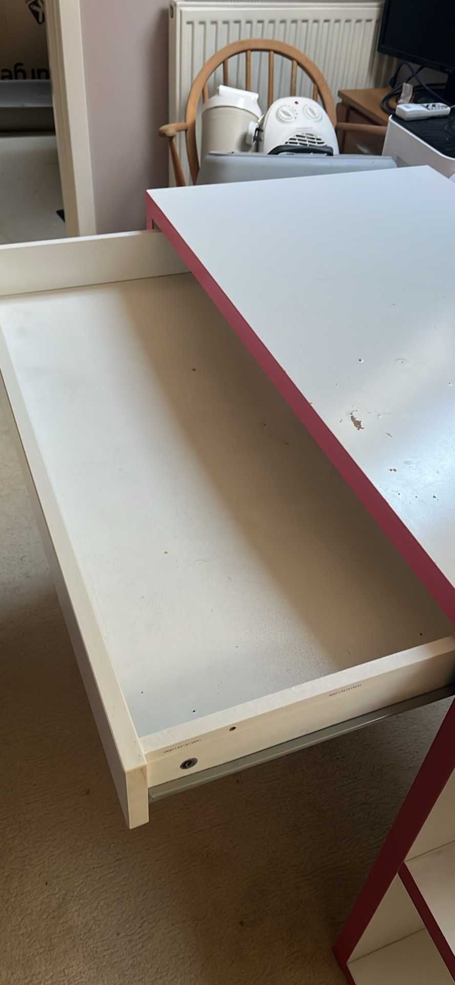 White & pink desk
