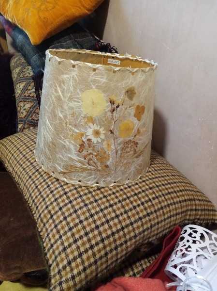 Pressed flowers table lamp shade